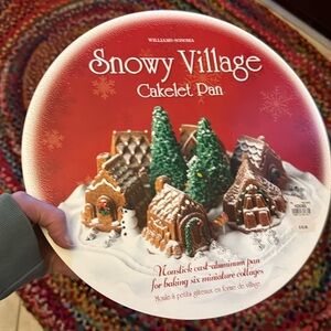 NWT Williams-Sonoma Christmas Snowy Village Cakelet Pan
